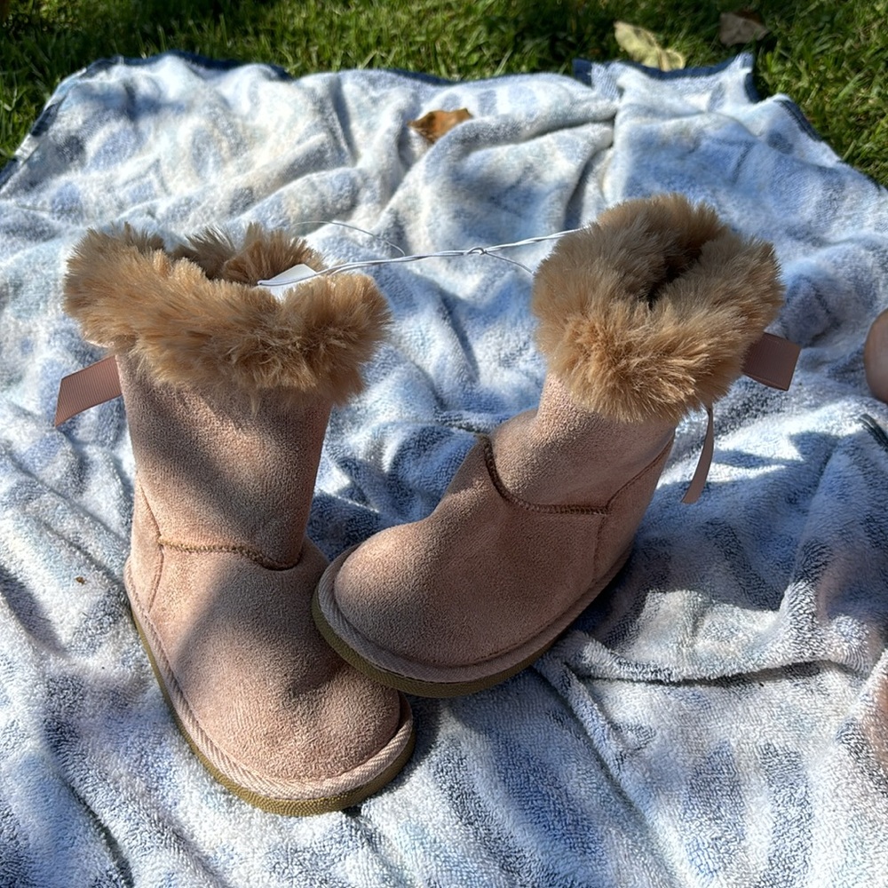 NWT Bumble & Birdie Pink Faux Suede Boots Bows on Back Inside & Trim Tan Fur 10